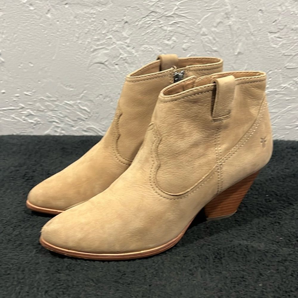 🔥🔥 FRYE REINA Women’s Ash Tan Western Style Leather Booties Size 8M - EXCELLEN